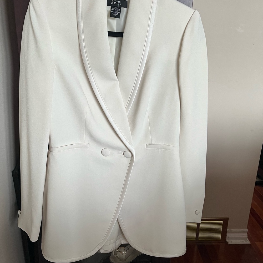Victoria's Secret Ivory Blazer size 4, satin piping, box pleat in back